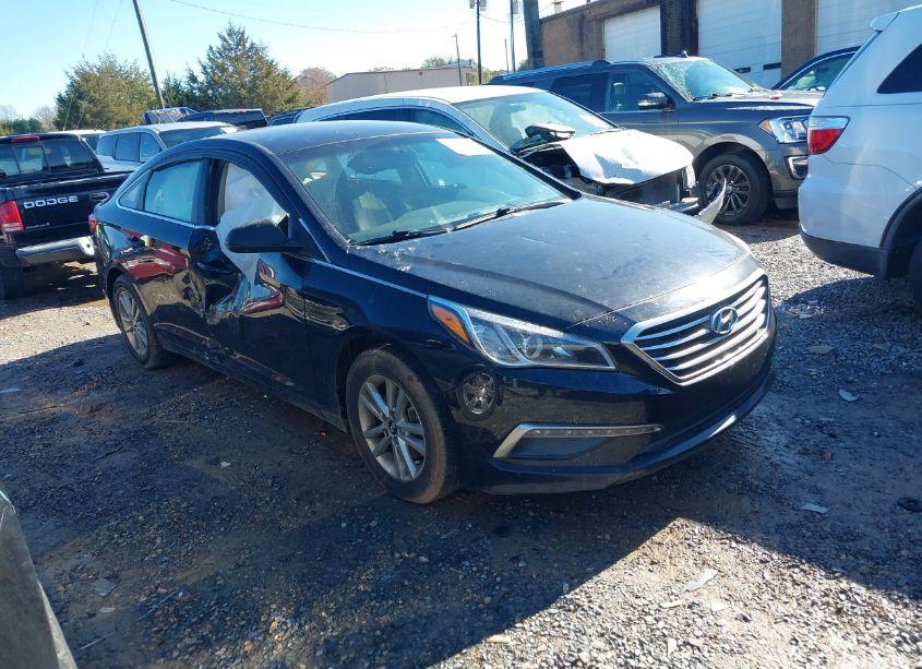 2015 Hyundai Sonata SE (VIN 5NPE24AF3FH256946) main photo
