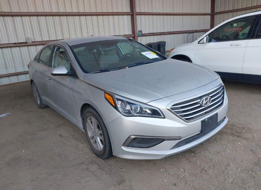 2016 Hyundai Sonata SE (VIN 5NPE24AF3GH272937) main photo