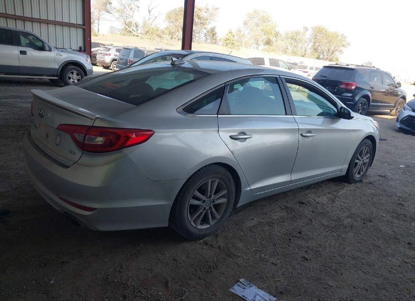 Photo 4 of 2016 Hyundai Sonata SE (VIN 5NPE24AF3GH272937)
