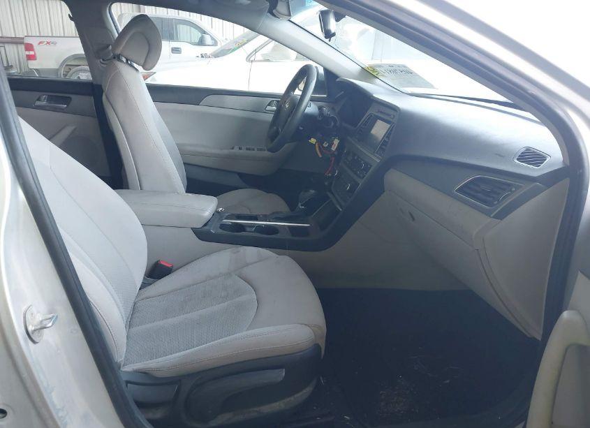 Photo 5 of 2016 Hyundai Sonata SE (VIN 5NPE24AF3GH272937)