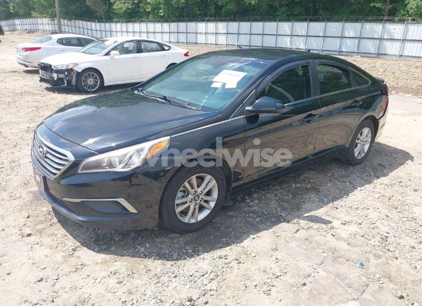 Photo 2 of 2016 Hyundai Sonata SE (VIN 5NPE24AF3GH278284)