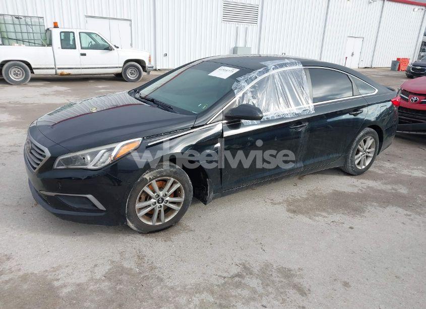 Photo 2 of 2016 Hyundai Sonata SE (VIN 5NPE24AF3GH288135)