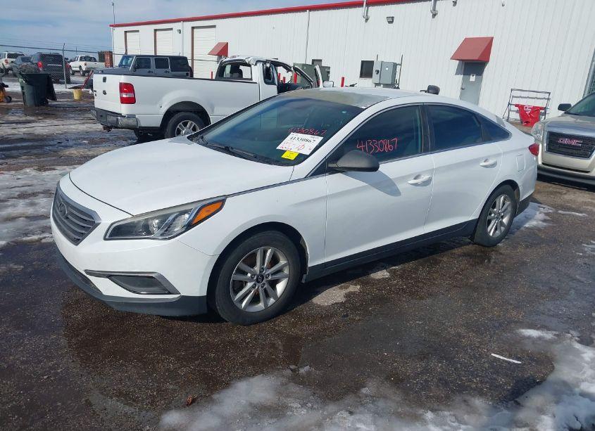 Photo 2 of 2016 Hyundai Sonata SE (VIN 5NPE24AF3GH288359)