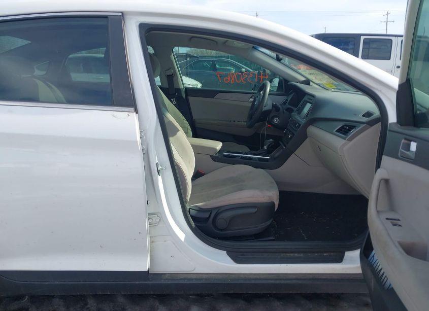 Photo 5 of 2016 Hyundai Sonata SE (VIN 5NPE24AF3GH288359)