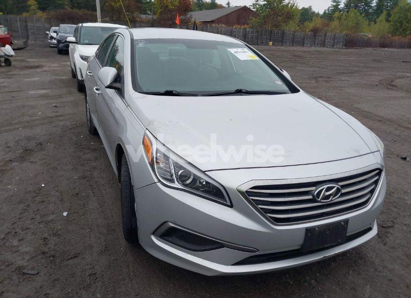 2016 Hyundai Sonata SE (VIN 5NPE24AF3GH311509) main photo