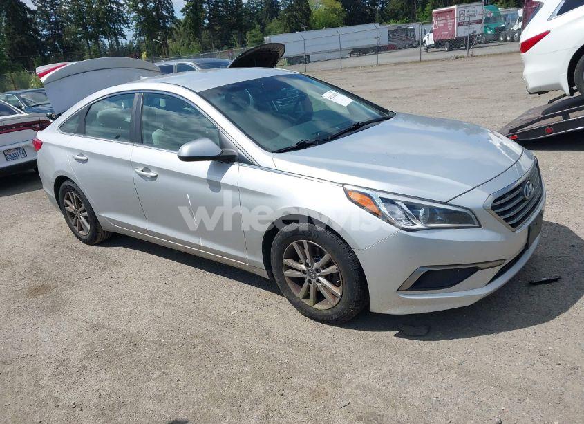 2016 Hyundai Sonata SE (VIN 5NPE24AF3GH318525) main photo