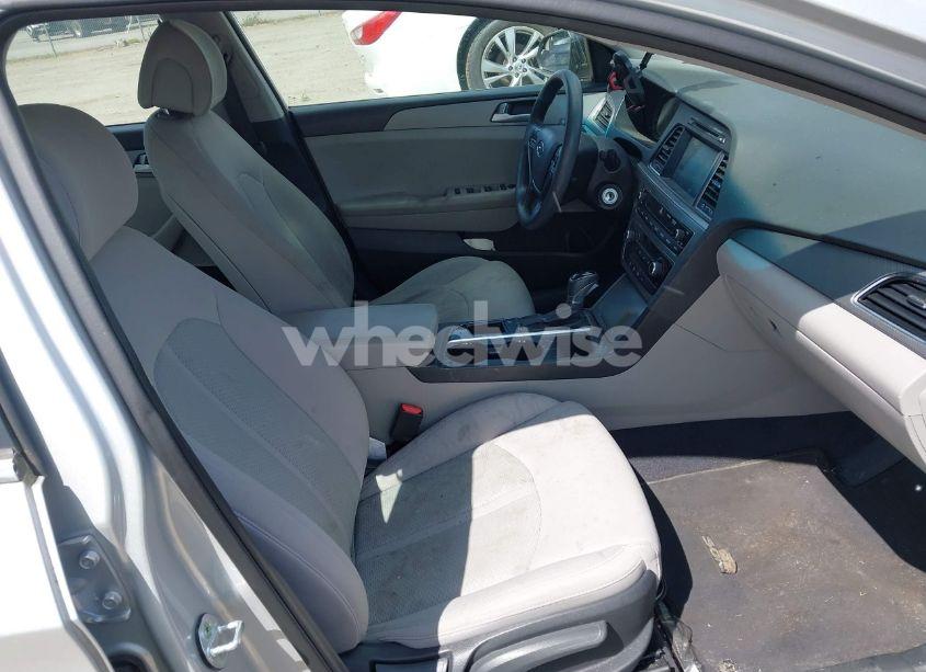 Photo 5 of 2016 Hyundai Sonata SE (VIN 5NPE24AF3GH318525)