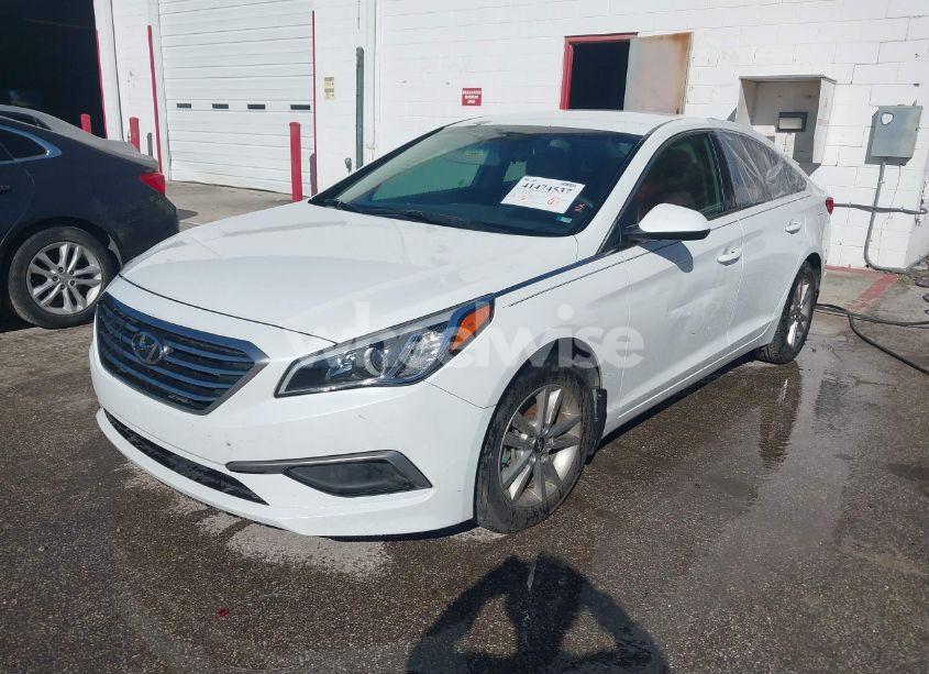 Photo 2 of 2016 Hyundai Sonata SE (VIN 5NPE24AF3GH326396)