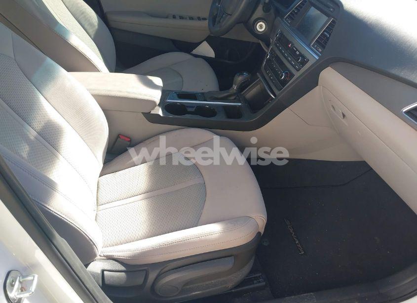 Photo 5 of 2016 Hyundai Sonata SE (VIN 5NPE24AF3GH326396)