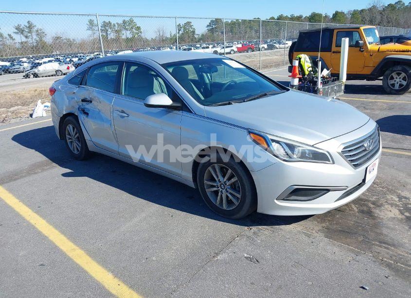 2016 Hyundai Sonata SE (VIN 5NPE24AF3GH339472) main photo