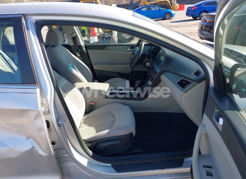 Photo 5 of 2016 Hyundai Sonata SE (VIN 5NPE24AF3GH339472)