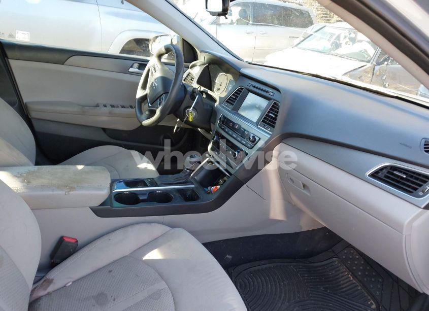 Photo 5 of 2016 Hyundai Sonata SE (VIN 5NPE24AF3GH344610)