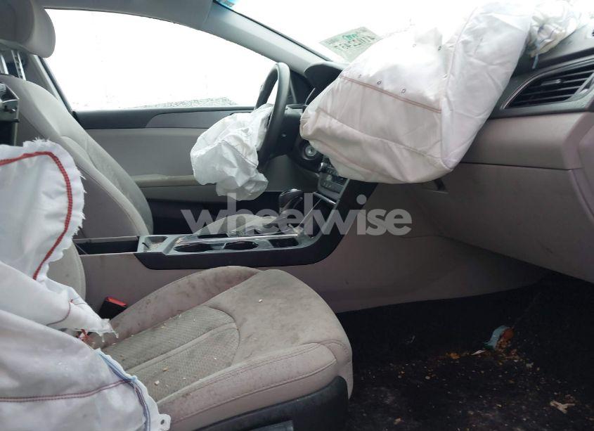 Photo 5 of 2016 Hyundai Sonata SE (VIN 5NPE24AF3GH348298)