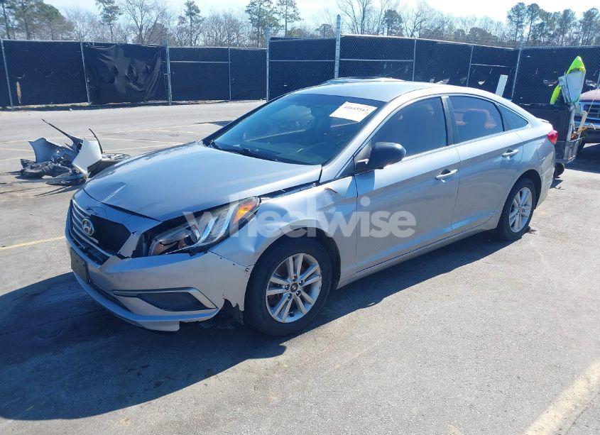 Photo 2 of 2016 Hyundai Sonata SE (VIN 5NPE24AF3GH348379)