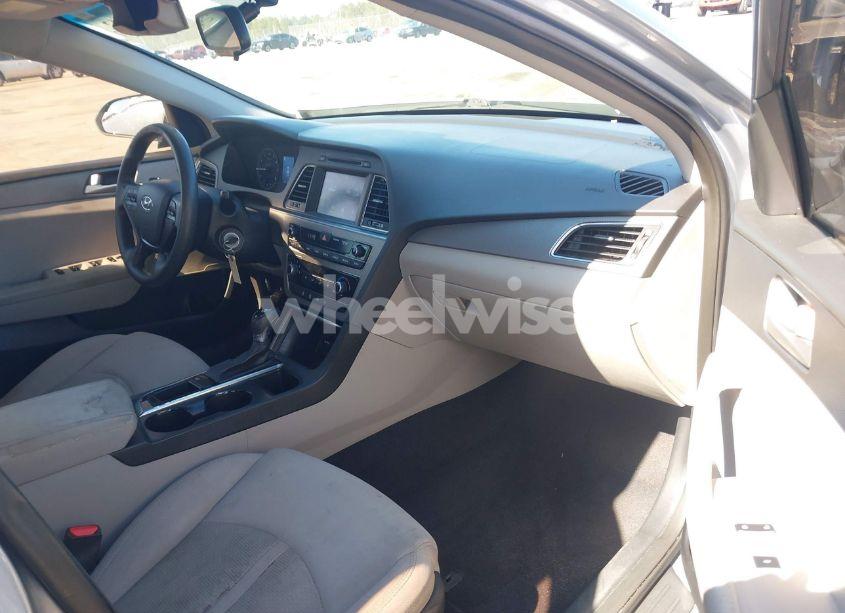 Photo 5 of 2016 Hyundai Sonata SE (VIN 5NPE24AF3GH348379)