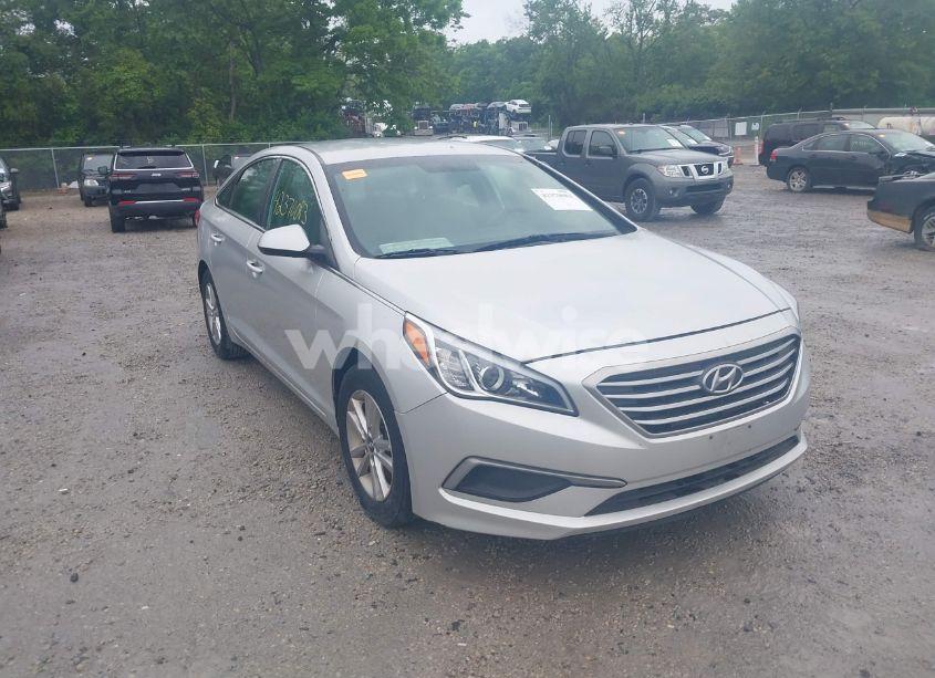 2016 Hyundai Sonata SE (VIN 5NPE24AF3GH359236) main photo