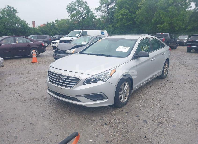 Photo 2 of 2016 Hyundai Sonata SE (VIN 5NPE24AF3GH359236)