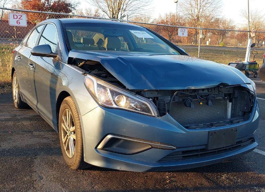 2016 Hyundai Sonata SE (VIN 5NPE24AF3GH369717) main photo