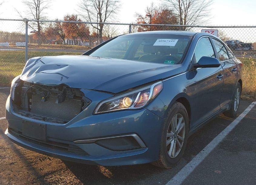 Photo 2 of 2016 Hyundai Sonata SE (VIN 5NPE24AF3GH369717)