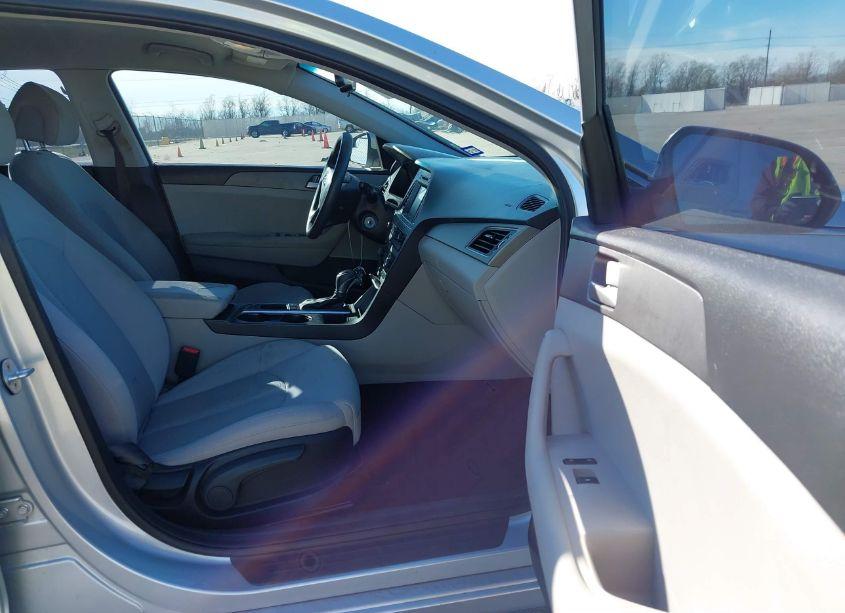Photo 5 of 2016 Hyundai Sonata SE (VIN 5NPE24AF3GH371466)
