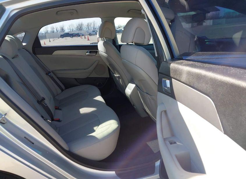 Photo 8 of 2016 Hyundai Sonata SE (VIN 5NPE24AF3GH371466)