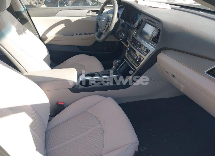 Photo 5 of 2016 Hyundai Sonata SE (VIN 5NPE24AF3GH404613)