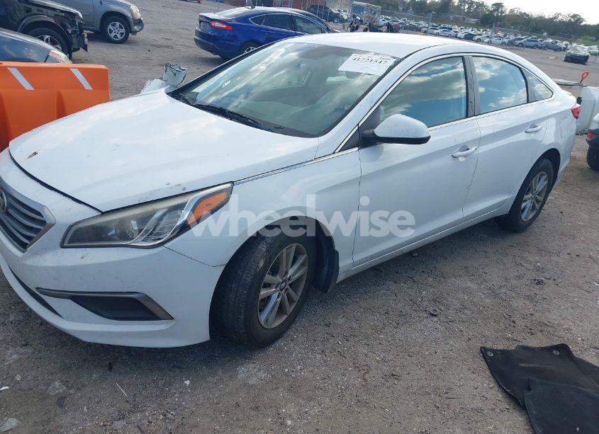 Photo 2 of 2016 Hyundai Sonata SE (VIN 5NPE24AF3GH406068)