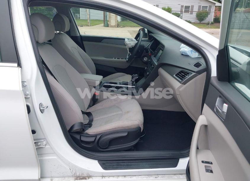 Photo 5 of 2017 Hyundai Sonata SE (VIN 5NPE24AF3HH487073)