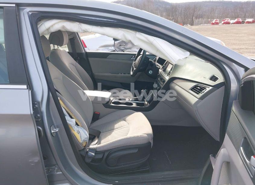 Photo 5 of 2017 Hyundai Sonata SE (VIN 5NPE24AF3HH536577)