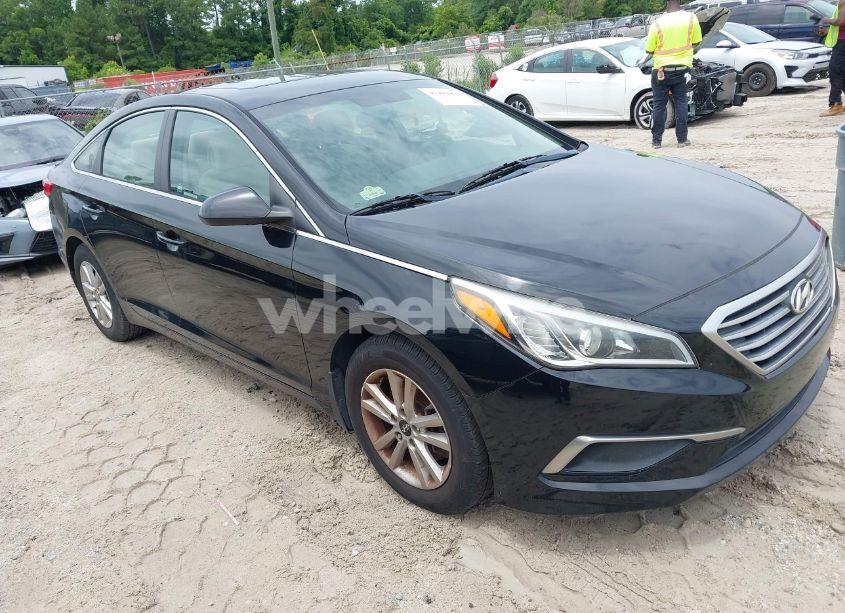 2017 Hyundai Sonata SE (VIN 5NPE24AF3HH584287) main photo