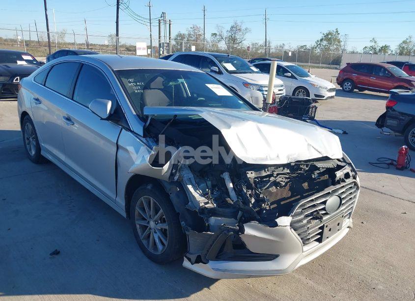 2018 Hyundai Sonata SE (VIN 5NPE24AF3JH609209) main photo