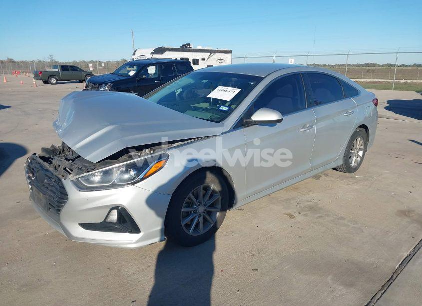 Photo 2 of 2018 Hyundai Sonata SE (VIN 5NPE24AF3JH609209)