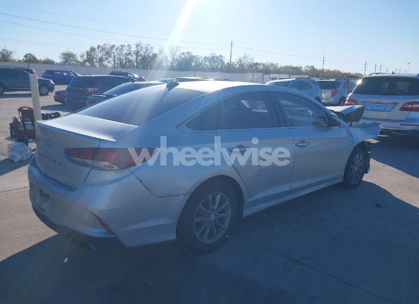 Photo 4 of 2018 Hyundai Sonata SE (VIN 5NPE24AF3JH609209)