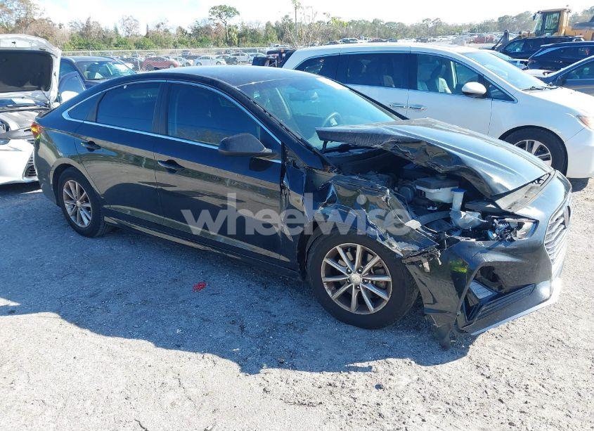 2018 Hyundai Sonata SE (VIN 5NPE24AF3JH611008) main photo