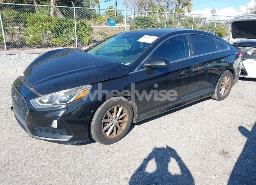 Photo 2 of 2018 Hyundai Sonata SE (VIN 5NPE24AF3JH611008)