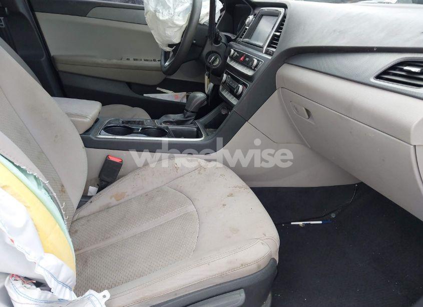 Photo 5 of 2018 Hyundai Sonata SE (VIN 5NPE24AF3JH616158)