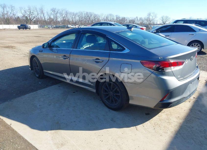 Photo 3 of 2018 Hyundai Sonata SE (VIN 5NPE24AF3JH681396)
