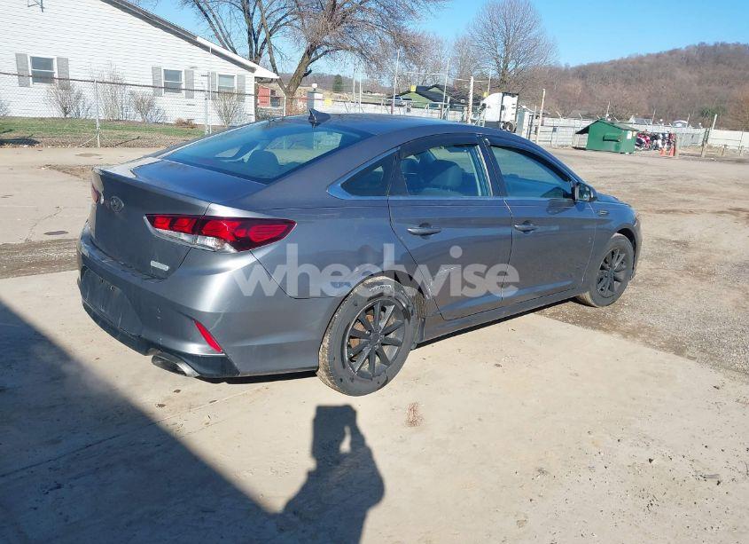 Photo 4 of 2018 Hyundai Sonata SE (VIN 5NPE24AF3JH681396)