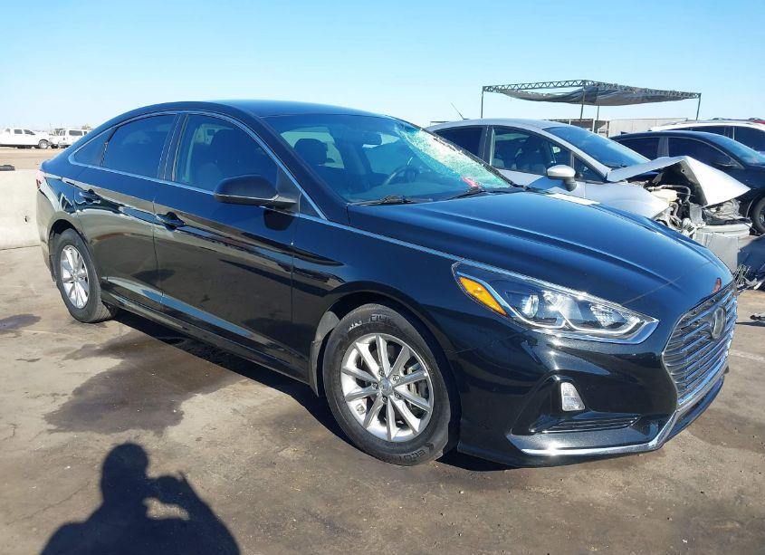 2018 Hyundai Sonata SE (VIN 5NPE24AF3JH681561) main photo