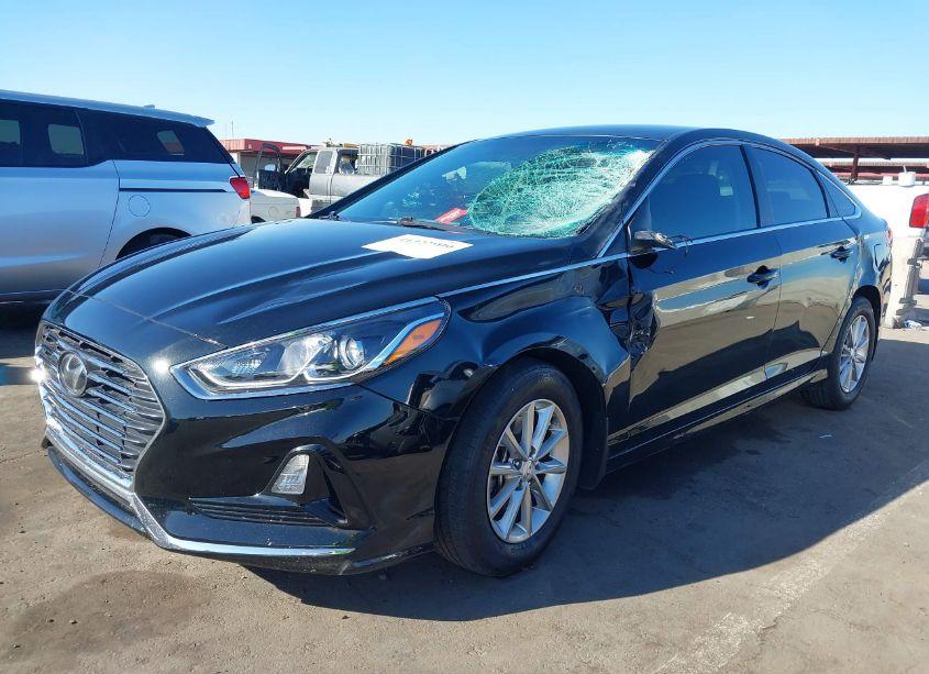 Photo 2 of 2018 Hyundai Sonata SE (VIN 5NPE24AF3JH681561)