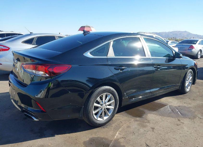 Photo 4 of 2018 Hyundai Sonata SE (VIN 5NPE24AF3JH681561)
