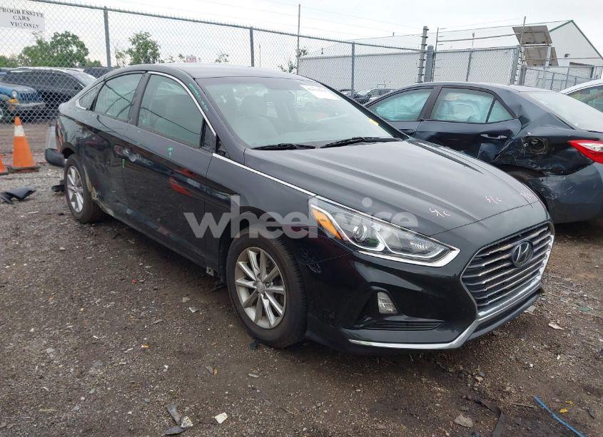 2018 Hyundai Sonata SE (VIN 5NPE24AF3JH696495) main photo