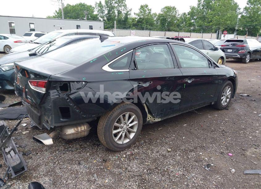 Photo 4 of 2018 Hyundai Sonata SE (VIN 5NPE24AF3JH696495)