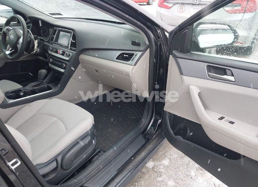 Photo 5 of 2018 Hyundai Sonata SE (VIN 5NPE24AF3JH703591)