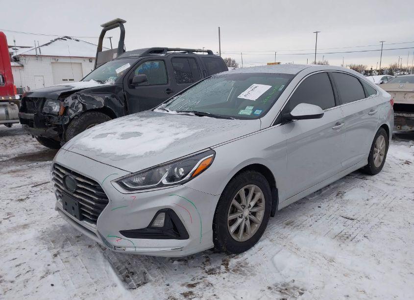 Photo 2 of 2018 Hyundai Sonata SE (VIN 5NPE24AF3JH703915)