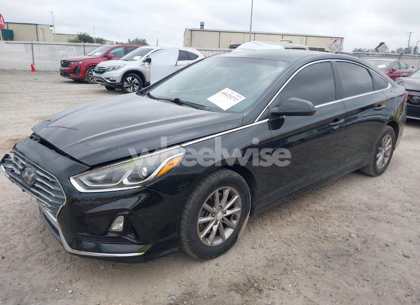 Photo 2 of 2019 Hyundai Sonata SE (VIN 5NPE24AF3KH748709)