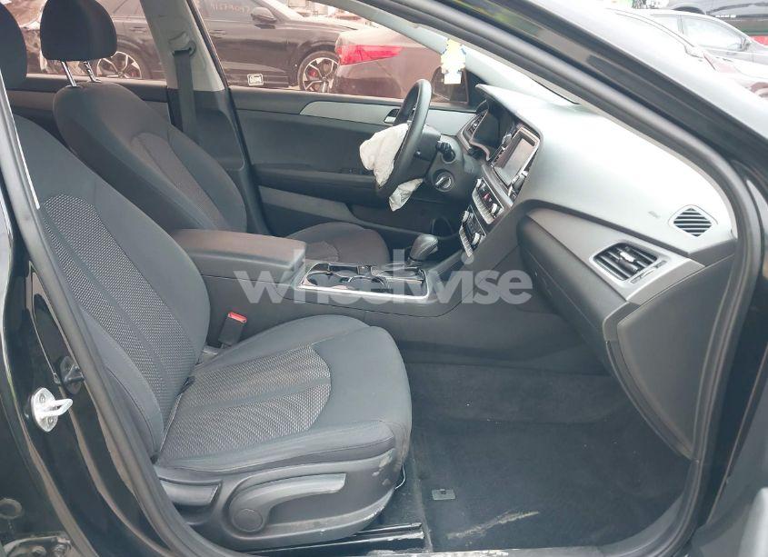 Photo 5 of 2019 Hyundai Sonata SE (VIN 5NPE24AF3KH748709)