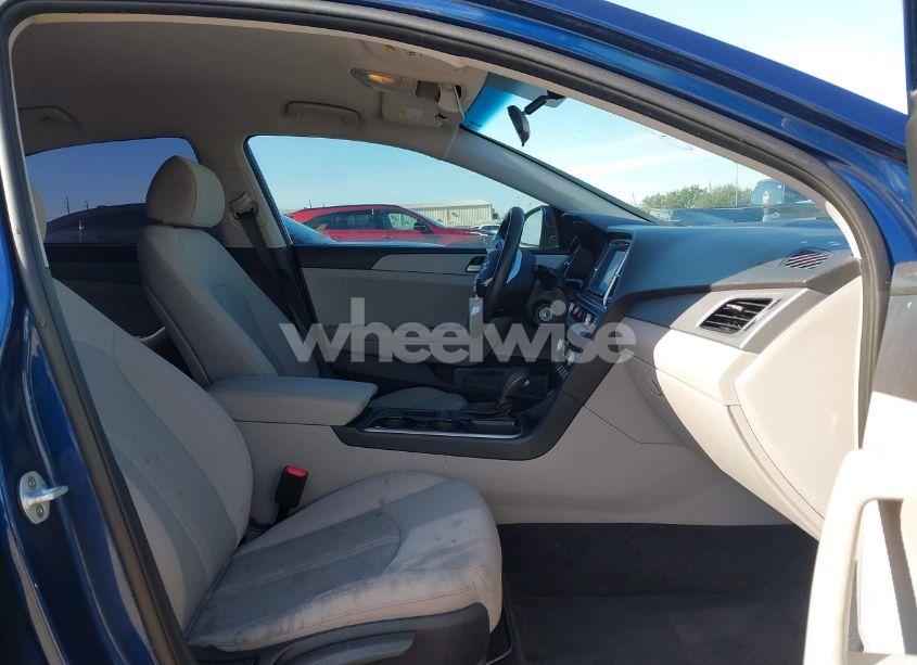 Photo 5 of 2019 Hyundai Sonata SE (VIN 5NPE24AF3KH790281)