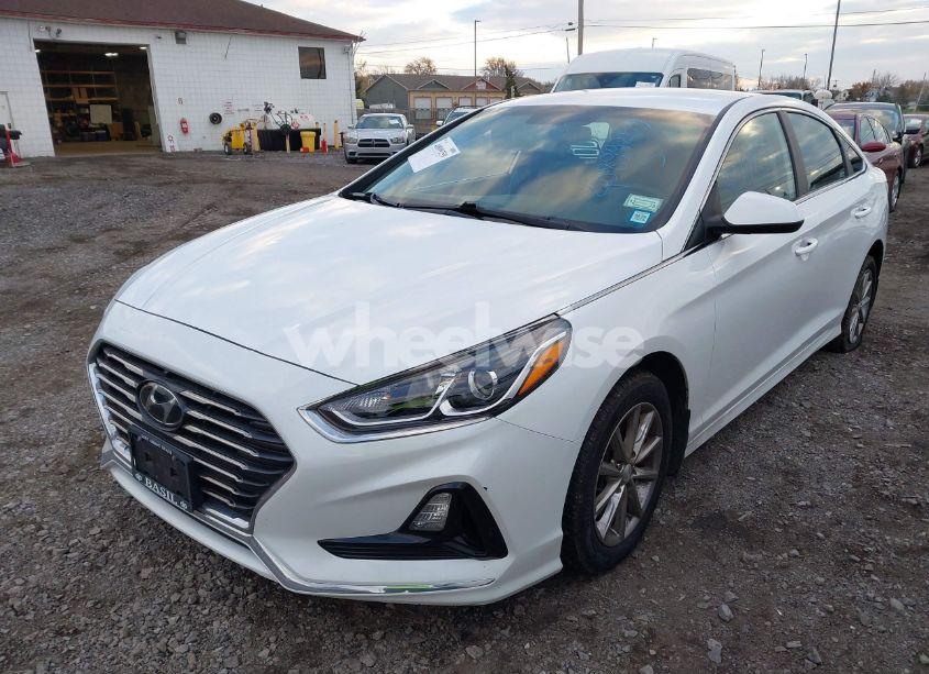 Photo 2 of 2019 Hyundai Sonata SE (VIN 5NPE24AF3KH797697)