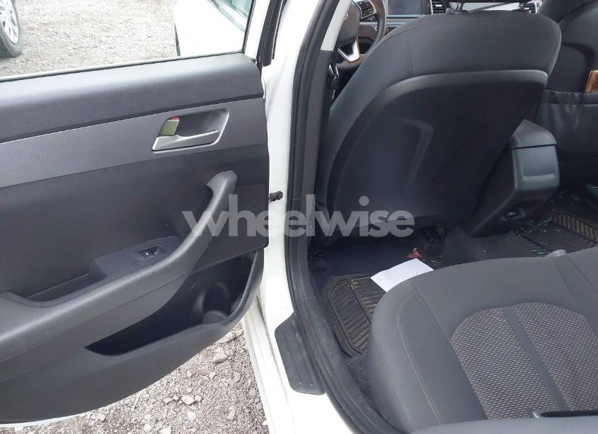 Photo 8 of 2019 Hyundai Sonata SE (VIN 5NPE24AF3KH797697)